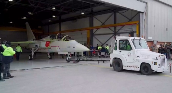 Кадр из видеоролика Департамента оборонной промышленности Турции (SSB) о выкатке и первом опробовании двигателя опытного образца самолета Hürjet 2 февраля 2023 года